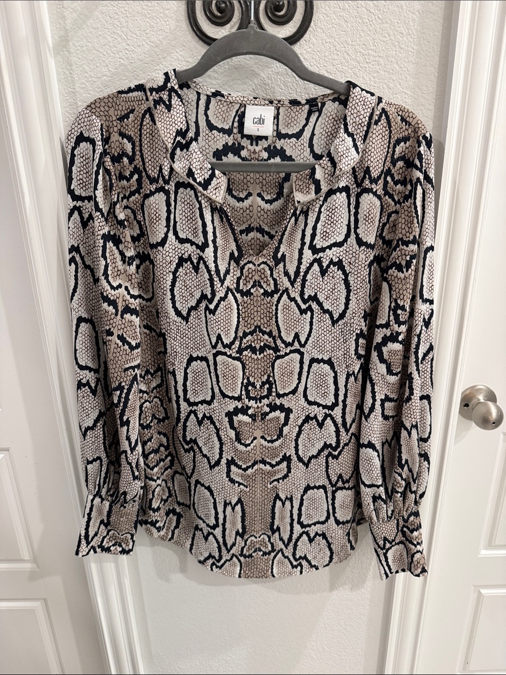 CAbi STYLE 3759 Snake-Print V-Neck Long Sleeve Blouse in Neutral and Black
